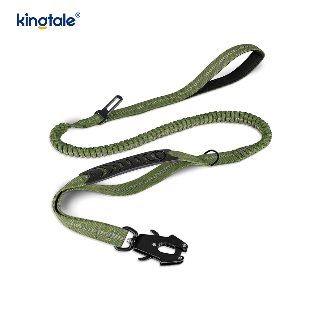 Guinzaglio per cani resistente 4 in 1 con cintura di sicurezza per auto e morbida impugnatura imbottita Guinzaglio per cani resistente 4 in 1 con cintura di sicurezza per auto e morbida impugnatura imbottita